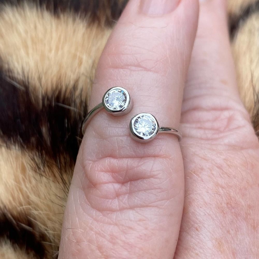 Double CZ Sterling Silver Toe Ring - Picture 4 of 5